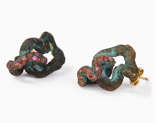 Orecchini a Lobo in Bronzo | Rubino Naturale | Nodo