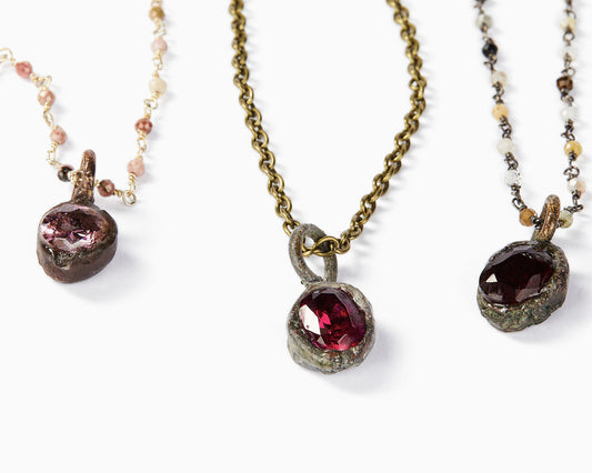 Girocollo con Ciondoli  Modello Punto Luce | Pietre Dure Sintetiche Colorate