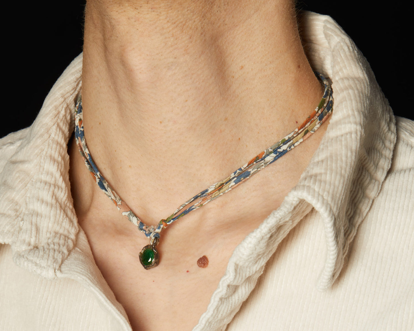 Girocollo con Ciondoli  Modello Punto Luce | Pietre Dure Sintetiche Colorate