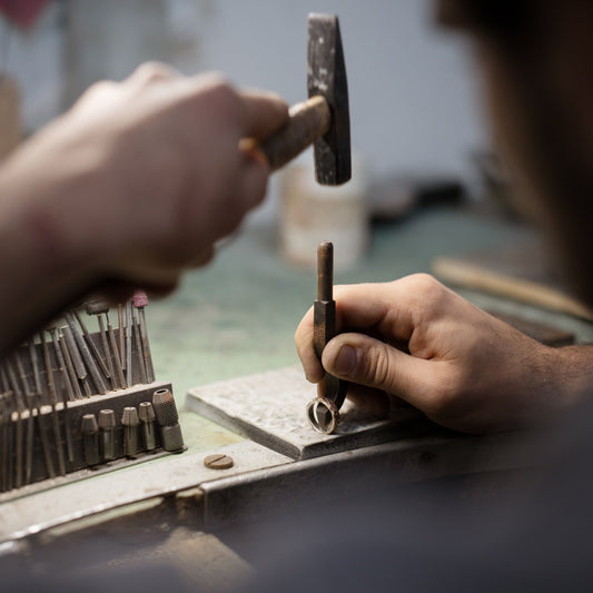 Quanto Tempo Prima Ordinare le Fedi Nuziali Artigianali?